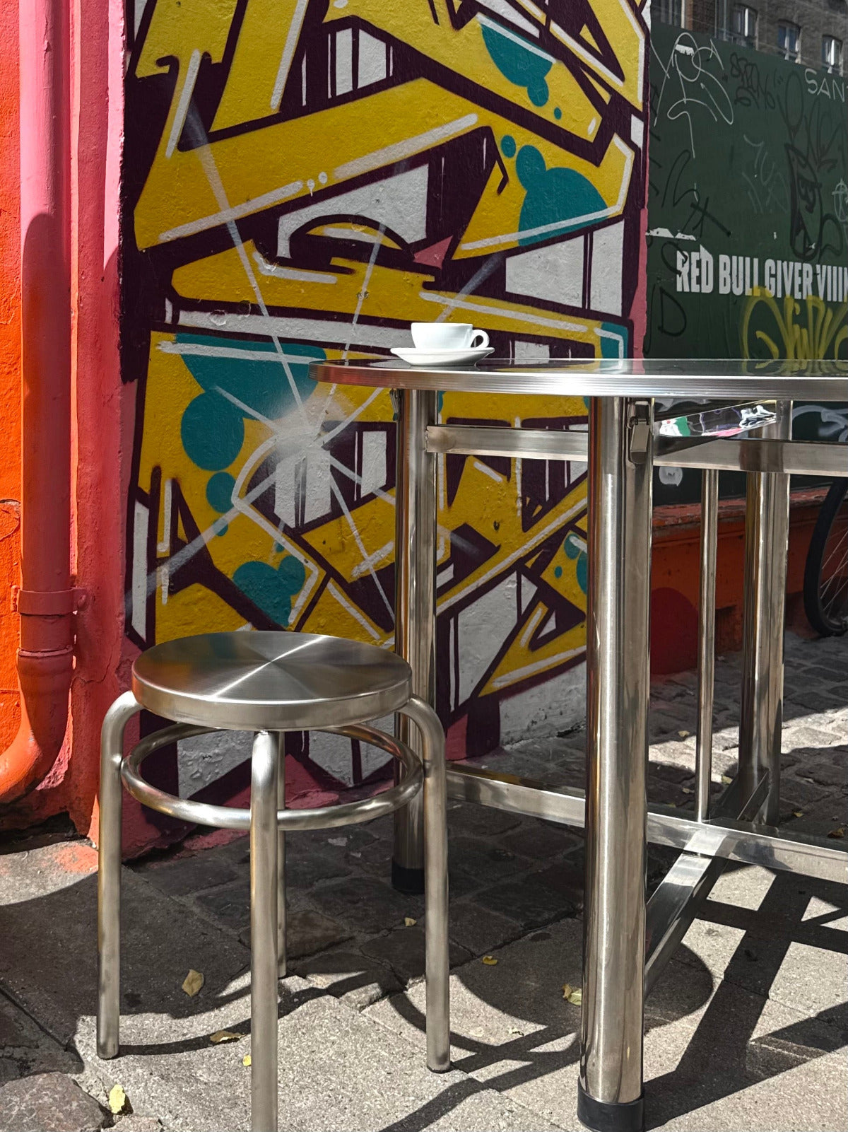 The Circular Folding Table