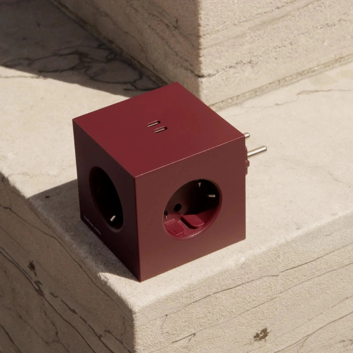 Square 2 USB // Bauhaus-Archiv Mulberry Red