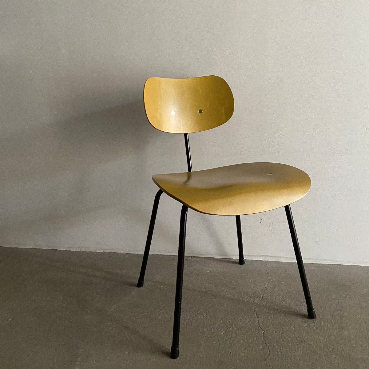 SE68 Chair // Turmeric Yellow & Black // Exhibition Model