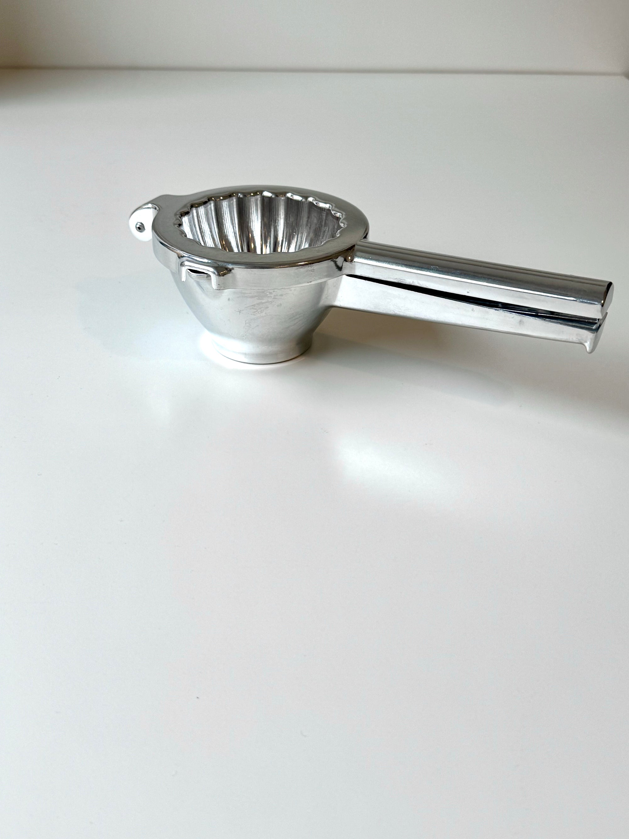 Jumbo Citrus Squeezer