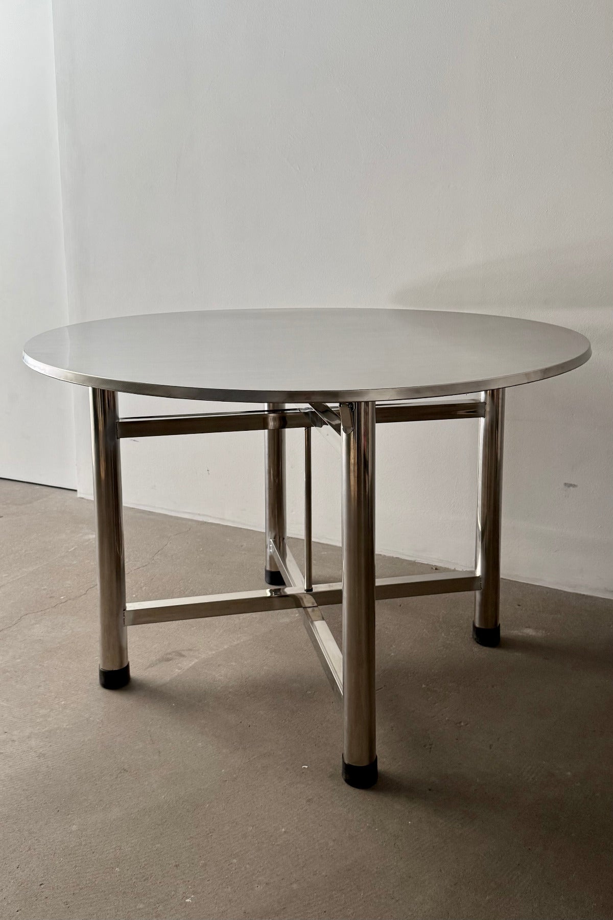 The Circular Folding Table