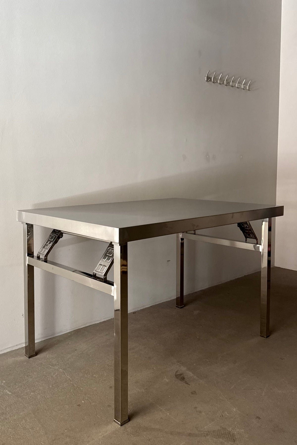 The Rectangular Folding Table