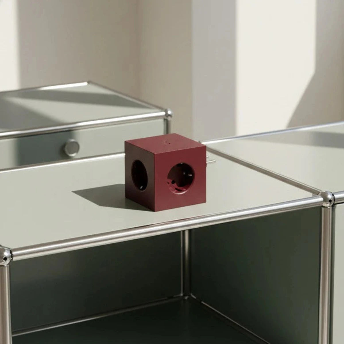 Square 2 USB // Bauhaus-Archiv Mulberry Red
