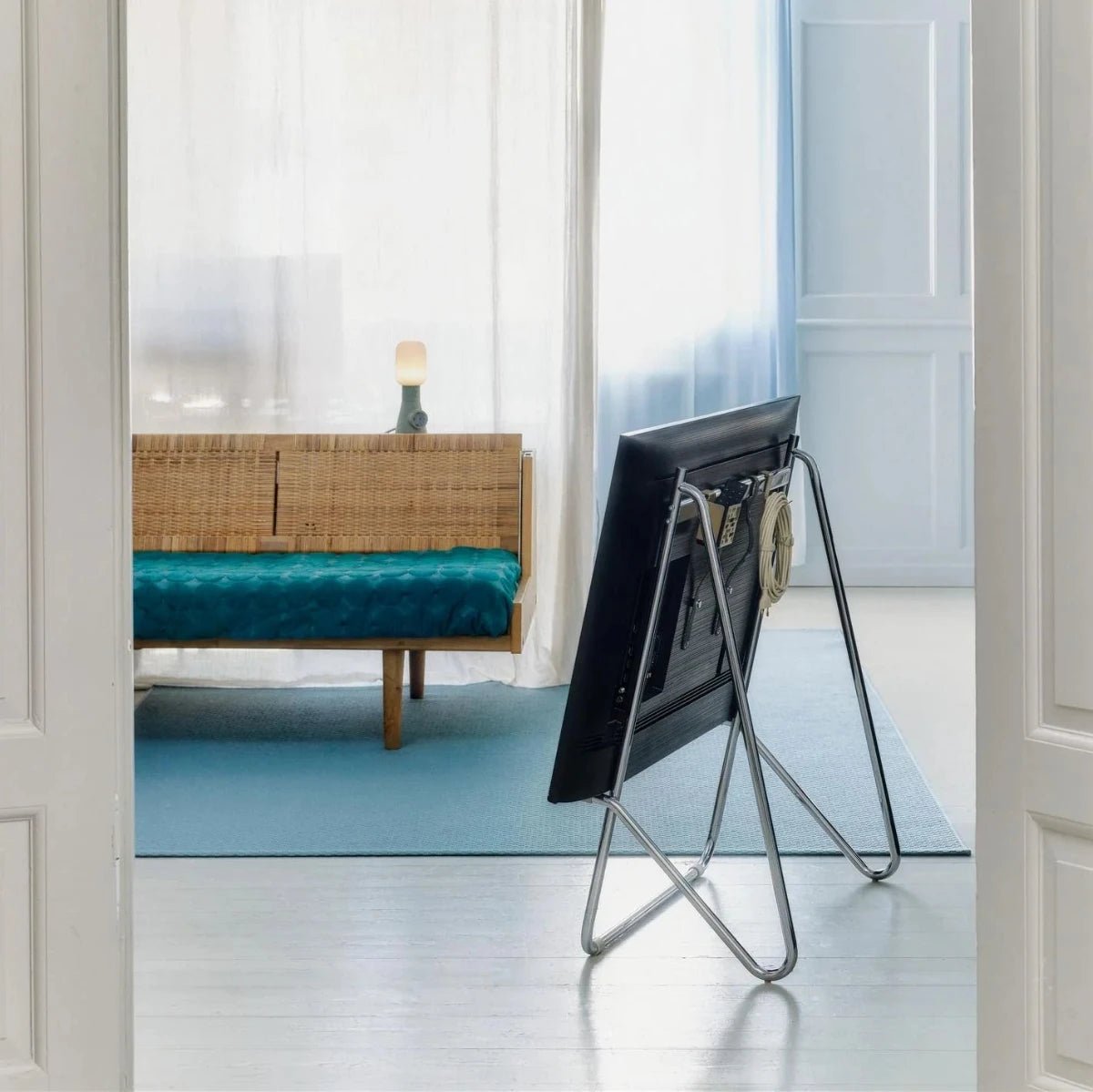 Pedestal - Bloom TV Stand | Chrome - Tv Stand - DANSKshop.com