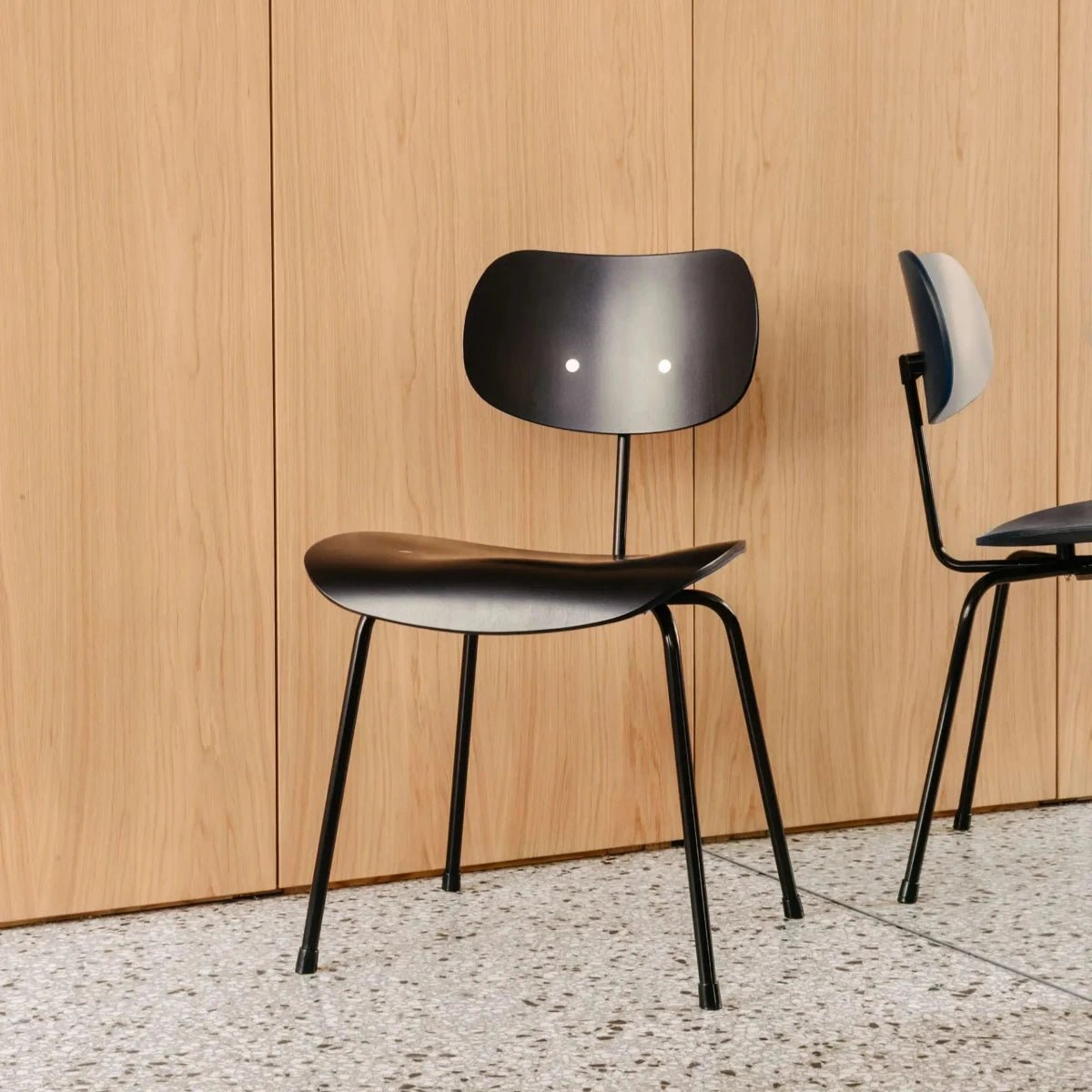 Please Wait To Be Seated / Eiermann - Eiermann SE 68 Dining Chair | Black - Chair - DANSKshop.com