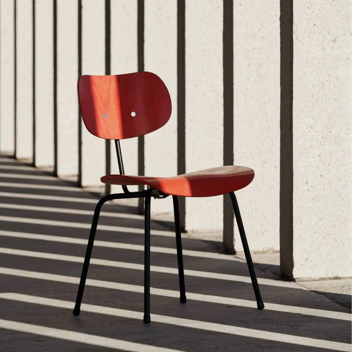 Please Wait To Be Seated / Eiermann - Eiermann SE68 Dining Chair | Blood Orange - Chair - DANSKshop.com
