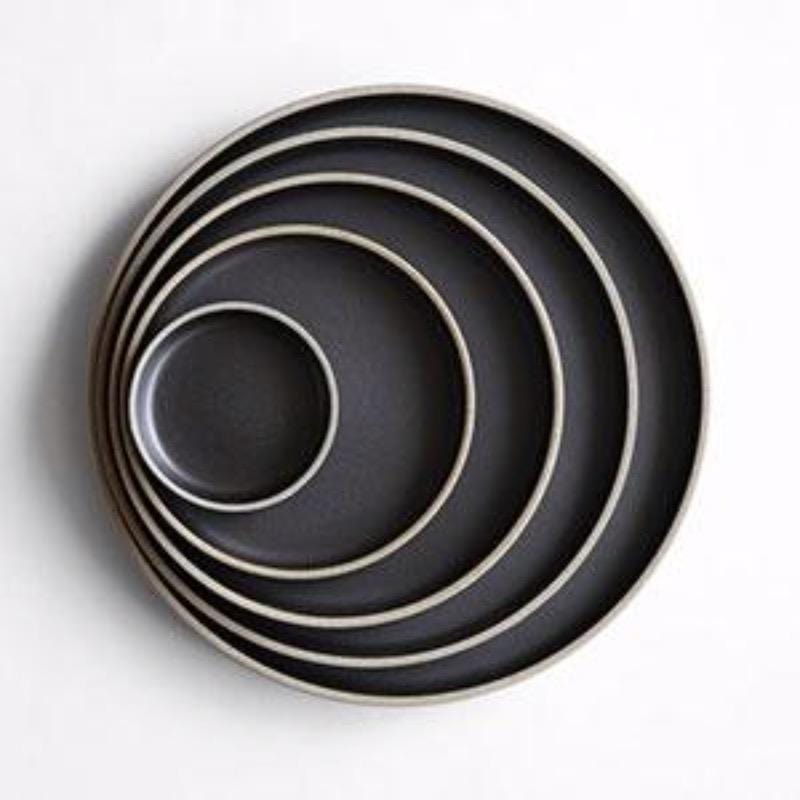 Hasami - Plate // Black - Kitchenware - DANSKmadeforrooms